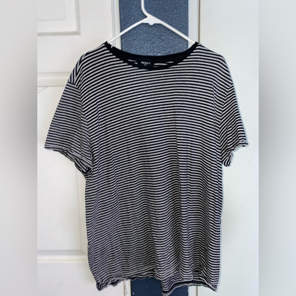 Forever 21 T-Shirt